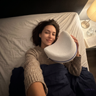 Selfie vorm Einschlafen mit dem Yasora ComfortLeg Kniekissen
